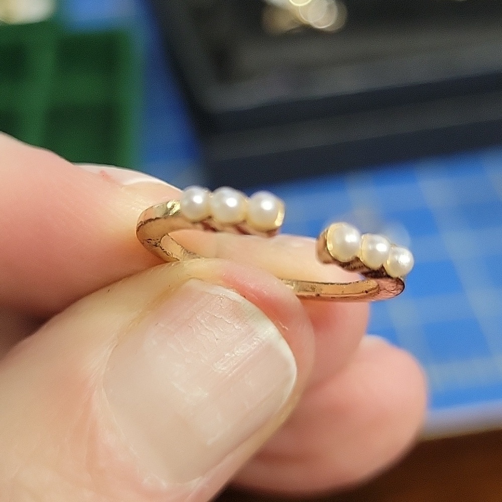 Pearl Faux Gold Tone Ring Size 6